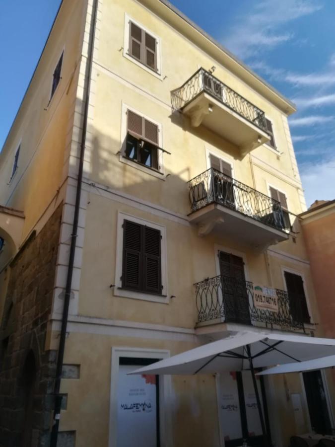 La Casa Di Via Musso Apartment นอลี ภายนอก รูปภาพ
