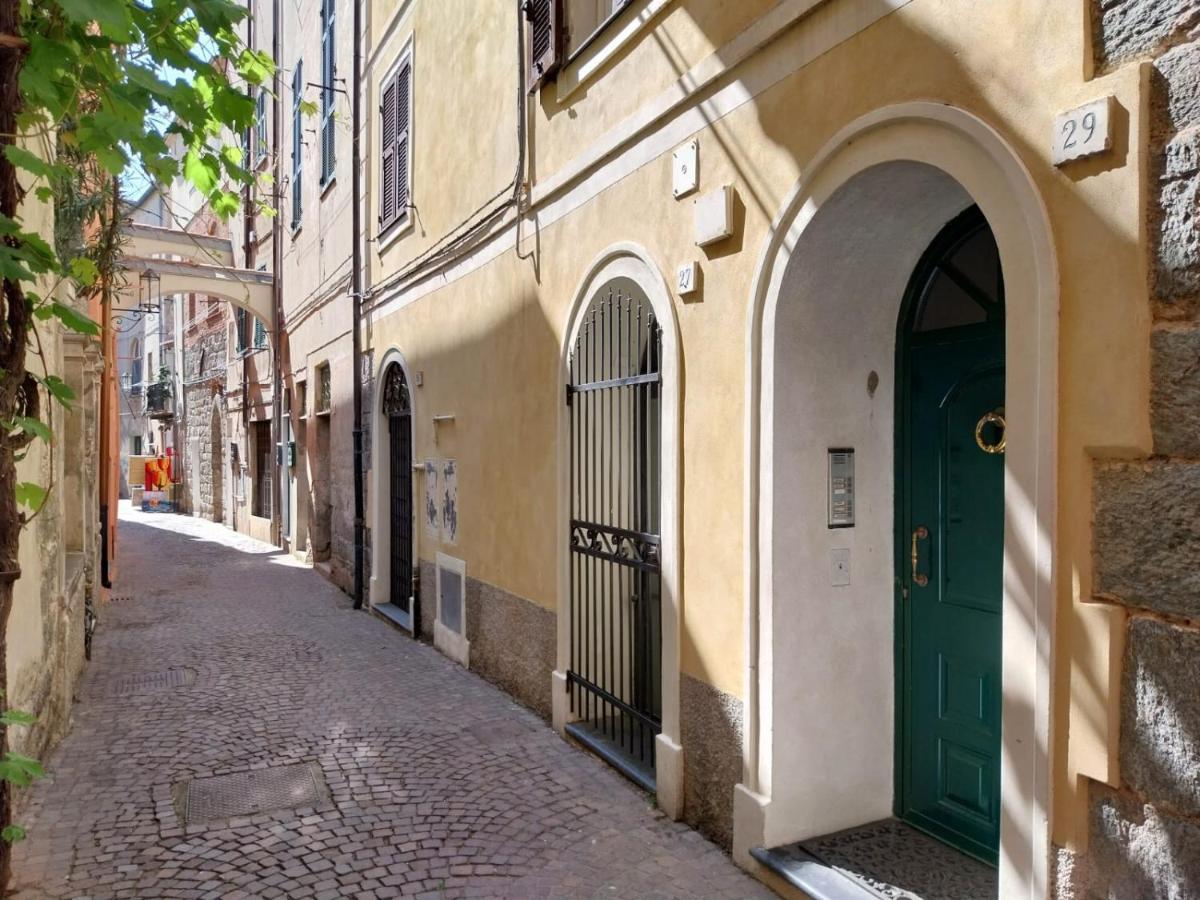 La Casa Di Via Musso Apartment นอลี ภายนอก รูปภาพ